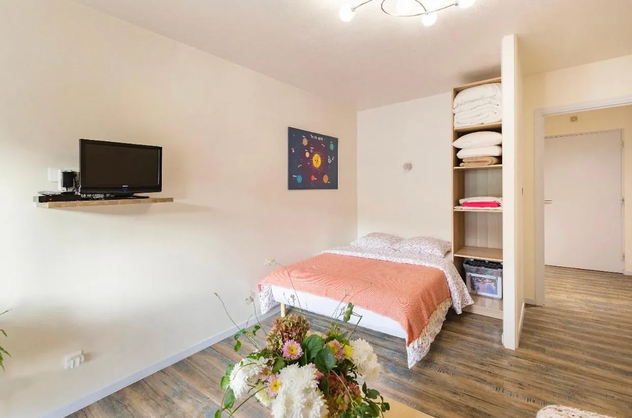 Location Petit F1 Neuf A Chatel-Guyon 0*,  France
