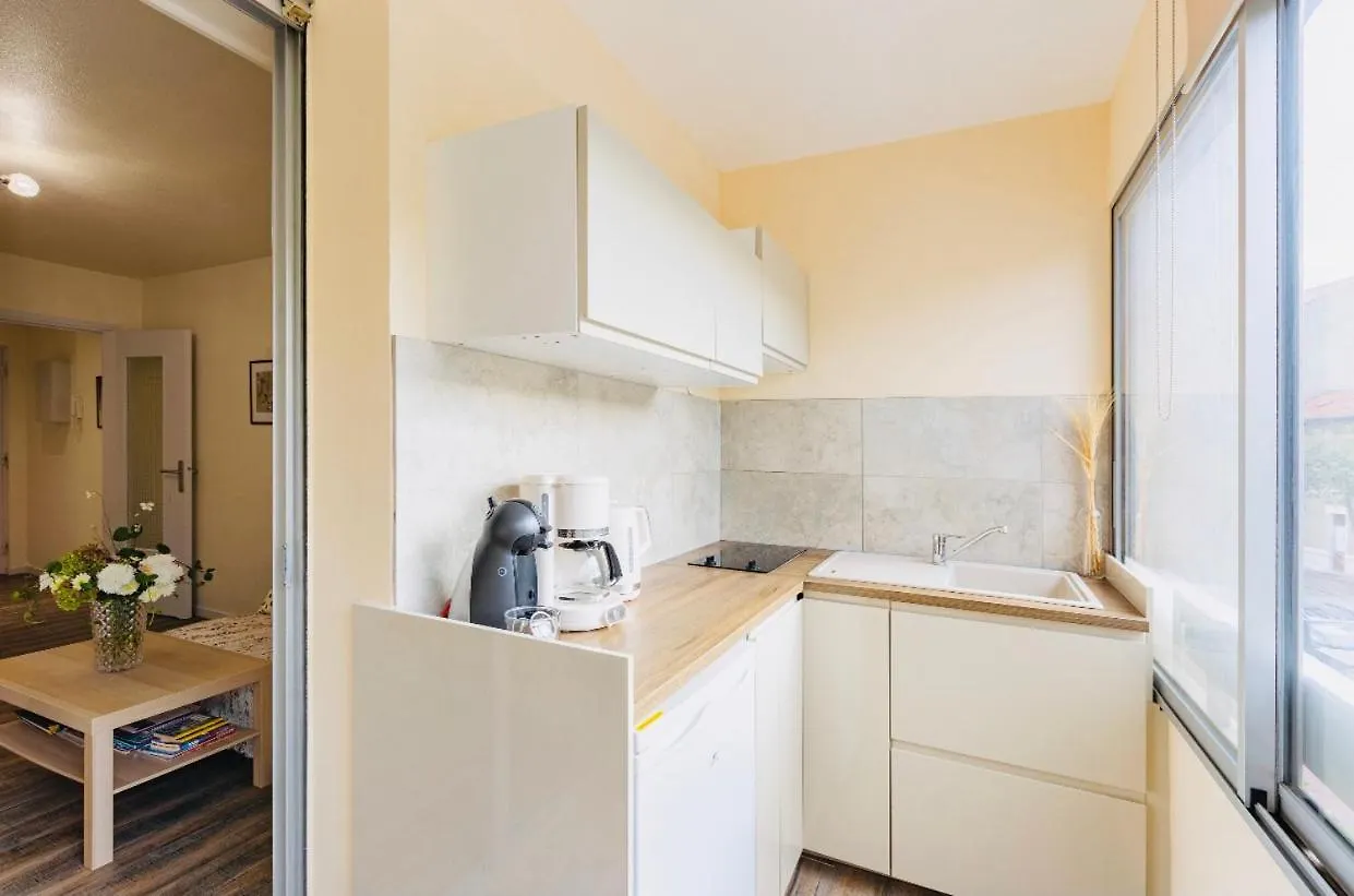 Location Petit F1 Neuf A Chatel-Guyon 0*,  France
