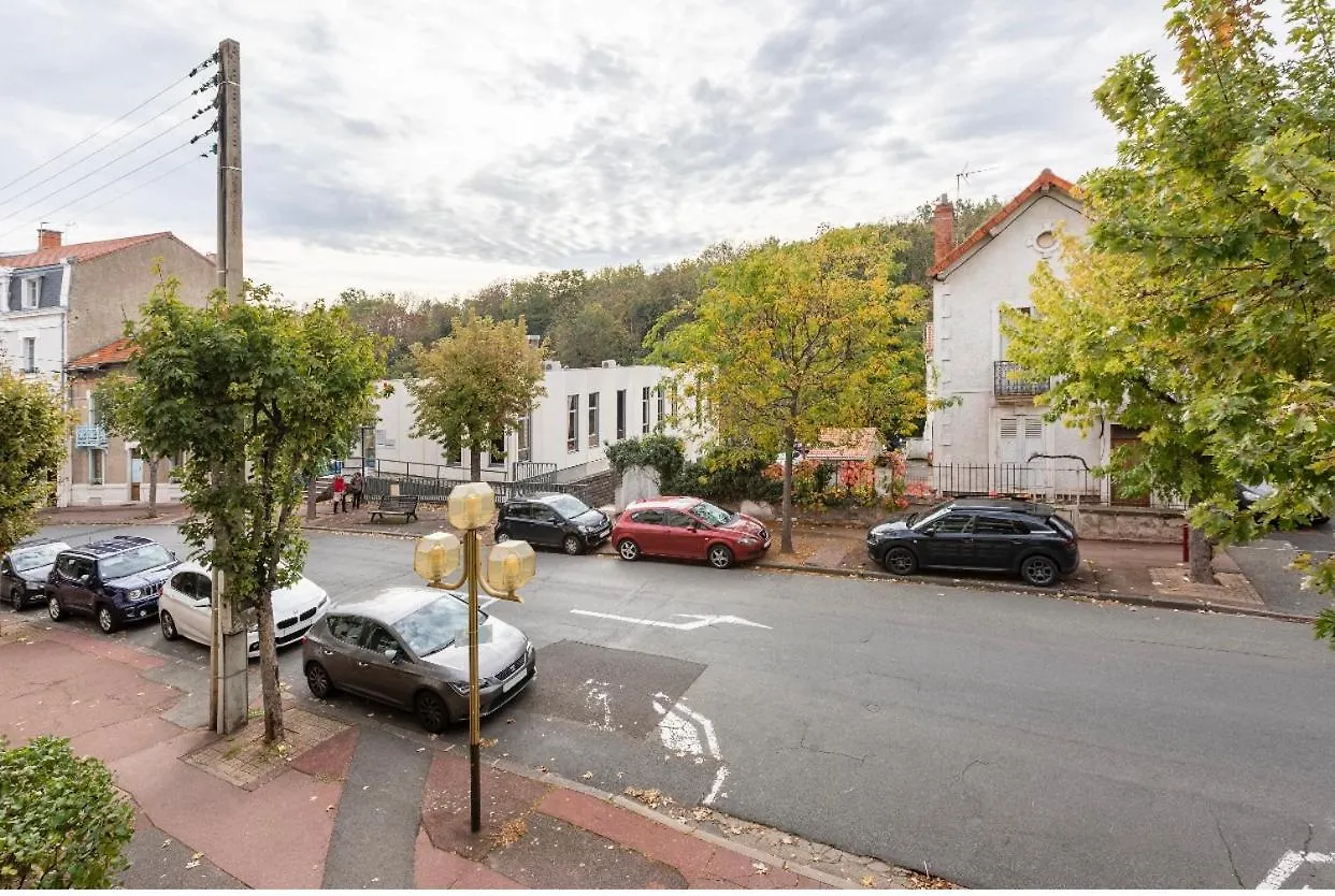 Location Petit F1 Neuf A Chatel-Guyon France